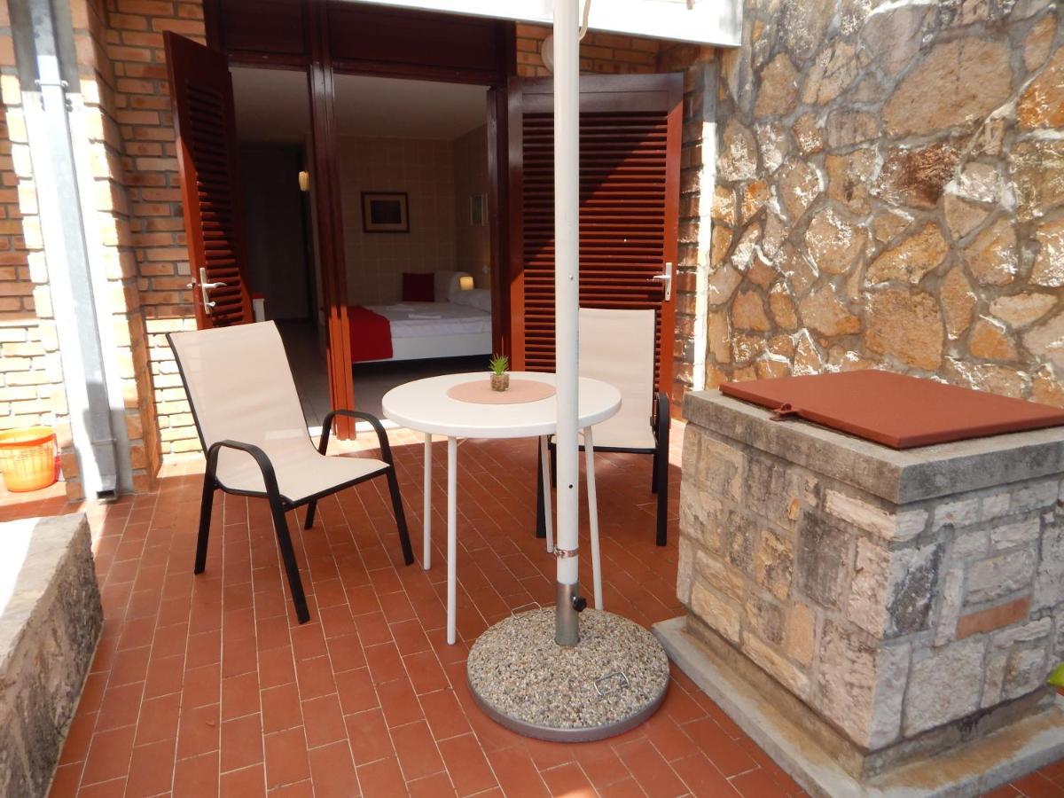 Apartmani Jutro Novalja Exterior photo