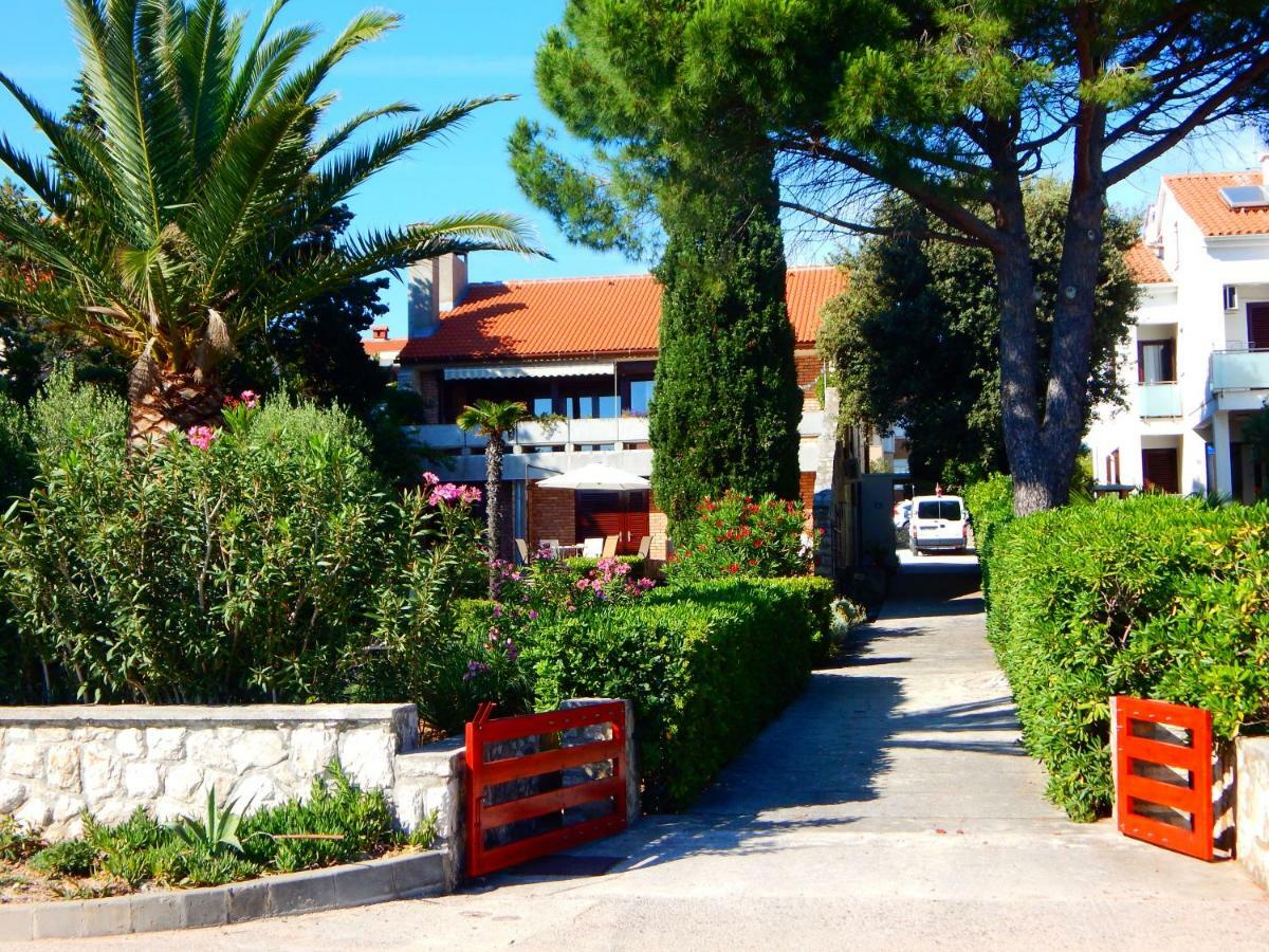 Apartmani Jutro Novalja Exterior photo